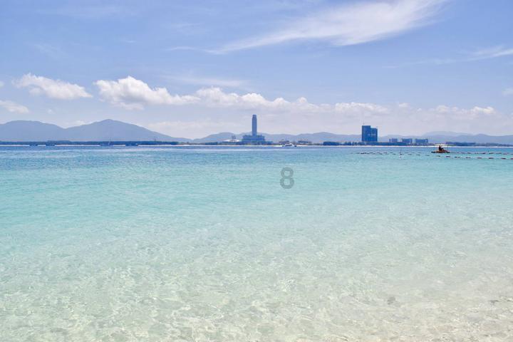 香港知名老戏骨突然宣布离婚,与妻子分居多年,因炒股亏了千万
